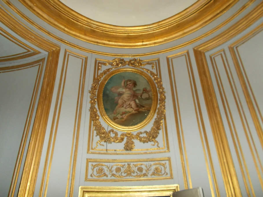 Disbrigo dorato fuori la Sala di Teatro dell'Opera Reale di Versailles