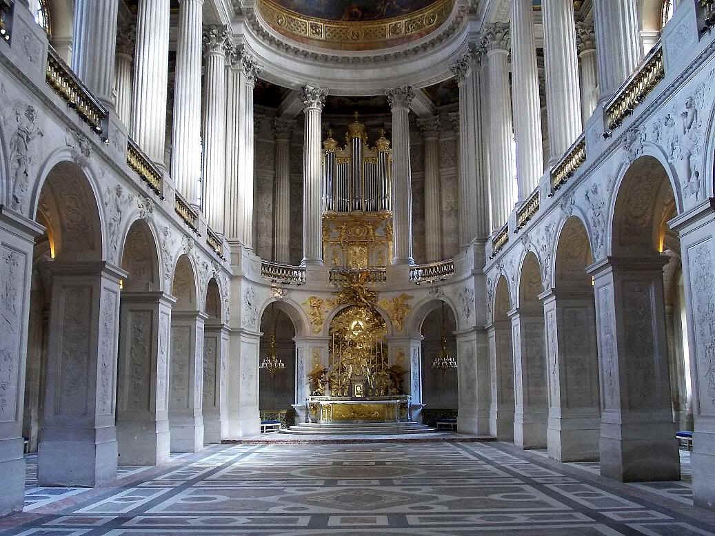 Vista della Maestosa navata centrale della Cappella a Versailles